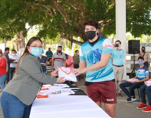 OPB | El ayuntamiento de la transformación apoyó con uniformes a jóvenes atletas