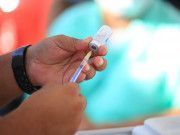 Exigen médicos tercera dosis de vacuna contra Covid-19