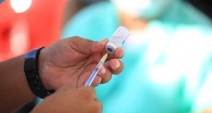 Aplican vacunas contra el Covid-19 y la influenza en Cancún Vacunación
