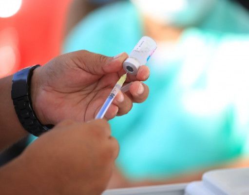 Aplican vacunas contra el Covid-19 y la influenza en Cancún Vacunación