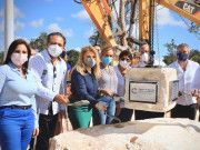 Solidaridad | Coloca Lili Campos primera piedra del Centro Logístico y Central de Abasto Piedra