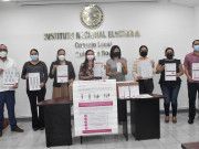 Entrega Ieqroo material didáctico a junta local del INE
