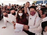 Al grito de ¡Unidad! se registró Mara acompañada por una multitud y la senadora Marybel Villegas