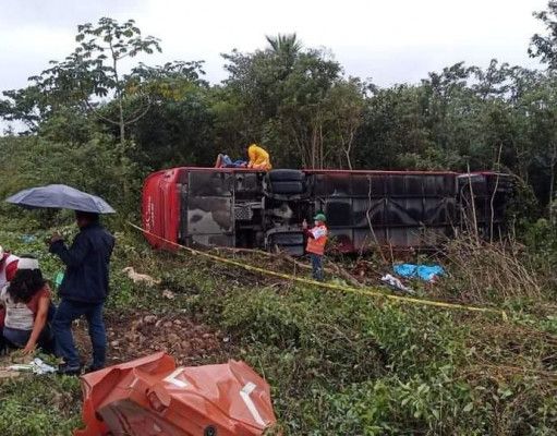 Reporta Fiscalía de Q. Roo 8 personas fallecidas por accidente en carretera