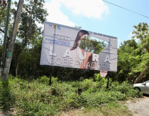 Presentan PAN y PRD queja ante Ieqroo por destrucción de propaganda de Laura Fernández