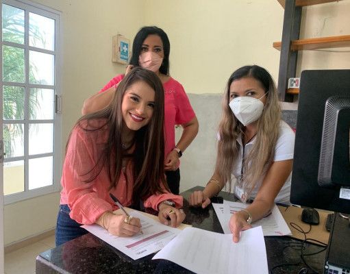 Acredita el Ieqroo a Odalis Gómez como candidata a diputada de FXM por el Distrito 2