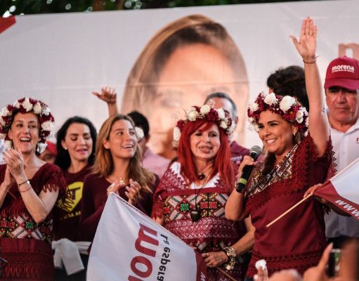 Mujeres demuestran el apoyo a la candidata a la gubernatura, Mara Lezama