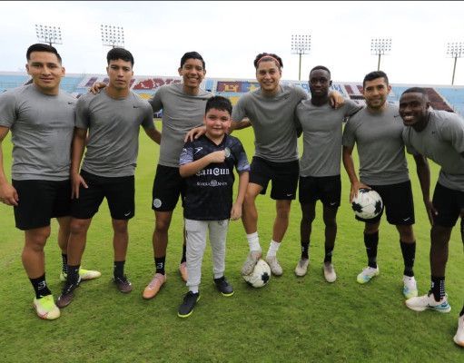 DEPORTES | Distingue Cancún FC a incondicional aficionado con visita a sus ídolos