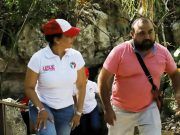 Piden trabajadores apoyo a Leslie Hendricks