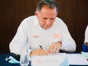 Firma José Luis Pech compromisos ante empresarios de Quintana Roo