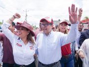 «Presidente, presidente», corean en Cancún a Ricardo Monreal en mitin con Mara