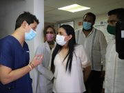Visita Blanca Merari a abuelitos beneficiados con campaña de cirugías de cataratas