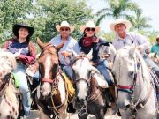 Cabalga diputada morenista con alcalde denunciado penalmente como agresor