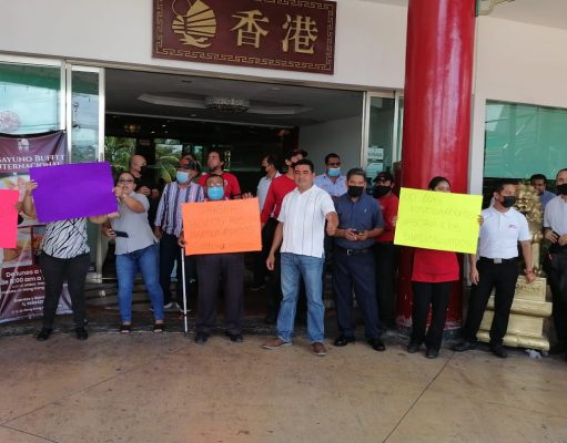 Trabajadores del restaurante Hong Kong se manifiestan por represalias tras formar un sindicato