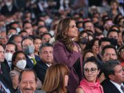 Mara Lezama acompaña a Julio Menchaca en su toma de protesta