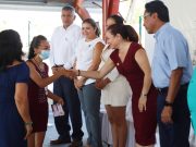 Entrega Juanita Alonso recurso gestionado de «La Escuela es Nuestra»