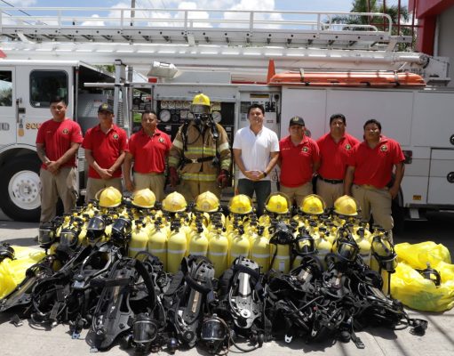 Bomberos de Cozumel reciben donación de equipo por la Naviera Carnival