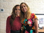 Se reúnen y toman la foto Mara Lezama y Marybel Villegas