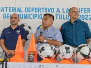 Marciano Dzul entrega de material deportivo a 12 academias de Tulum