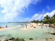 Ciudadanos de Playa del Carmen protestan por intento de privatización de Punta Esmeralda