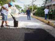 Realiza Blanca Merari recorrido de supervisión de trabajos de bacheo en Colonia Pescadores