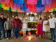 Juanita Alonso atestigua inauguración de altar de muertos de la FPMC