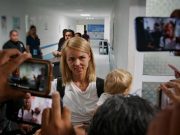 Agradece mujer checa a la gobernadora por recuperar a sus hijos