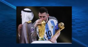 Naderías Totales | Ponerse la del Puebla y la pelota no se mancha: brilla más que nunca en la final más hermosa de todos los tiempos Messi acaricia y besa la copa del mundo.