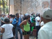 Fallas en sistemas causan largas filas en BJ durante inicio de la jornada de pago anticipado del impuesto predial