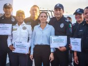 Entrega Ana Patricia Peralta constancias de promoción de grado a elementos de Seguridad Pública del municipio de BJ