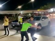 Aeropuerto de Cancún entre vuelos cancelados y riñas de transportistas