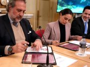 Firma Ana Patricia Peralta acuerdo de colaboración con la Cámara de Comercio, Industria y Servicios de Madrid