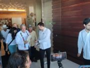 Pide AMLO “amor y paz” en conflicto entre taxistas y choferes de Uber; mientras, las agresiones siguen