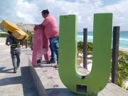 Retiran letrero de «Cancún» en Playa «Delfines» previo a vacaciones