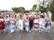 Encabeza Ana Paty Peralta desfile de los cancunenses con más de 13 mil participantes