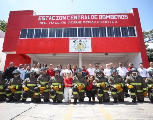 Reconoce Ana Paty Peralta a bomberos por destacada labor