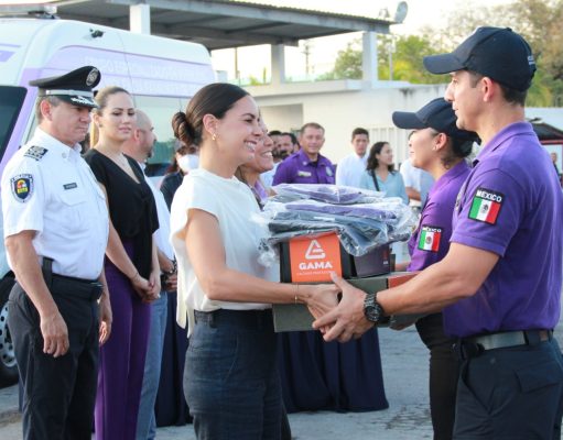 Entrega Ana Paty Peralta insumos a integrantes de GEAVIG para garantizar la integridad de la mujer