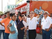 Escucha Ana Paty Peralta peticiones de los vecinos de la supermanzana 325