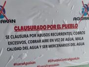 Protestan contra Aguakán con clausura de oficinas en Cancún