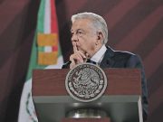 Analiza AMLO comprar Banamex si Larrea desiste