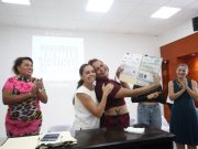 Entrega Ana Paty Peralta 5 actas de nacimiento por reconocimiento de identidad de género