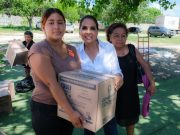 Mara Lezama supervisa entrega de paquetes alimentarios “Comemos Tod@s” en Cancún