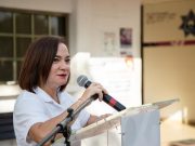 Entrega Juanita Alonso pólizas de seguro a elementos de Seguridad Pública y Tránsito