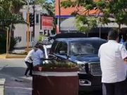 Exhiben otra agresión de taxistas contra camioneta turística en Cancún
