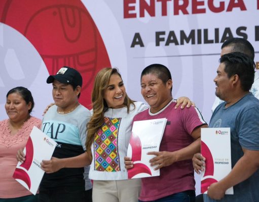Mara Lezama entrega títulos de propiedad a habitantes de Maya Balam