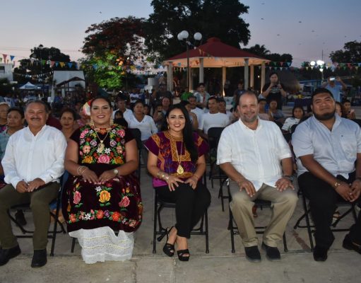 Cautiva tradicional Guelaguetza Oaxaqueña a familias de Leona Vicario
