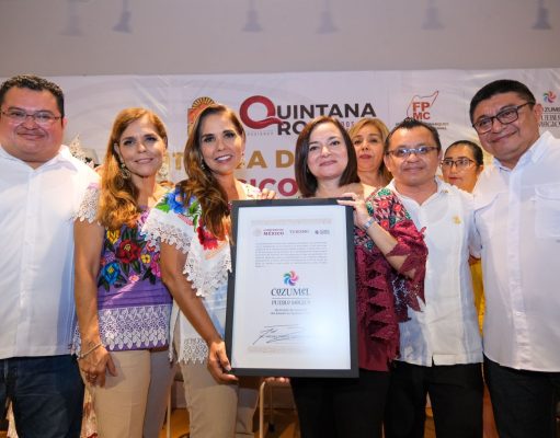 Mara Lezama entrega el nombramiento de Pueblo Mágico a la isla de Cozumel