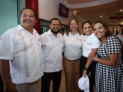 Escucha y atiende Ana Paty Peralta a profesionales de la educación