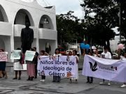 Protestan en Cancún contra libros de texto gratuitos, así como en otras ciudades del país