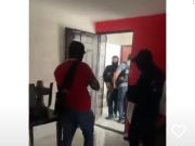 Irrumpen elementos de seguridad y la FGE en domicilio de reportero en Cancún